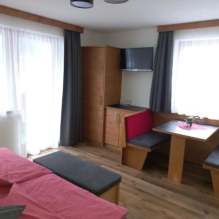 Apartamento Haus Alpenflora Flirsch Exterior foto