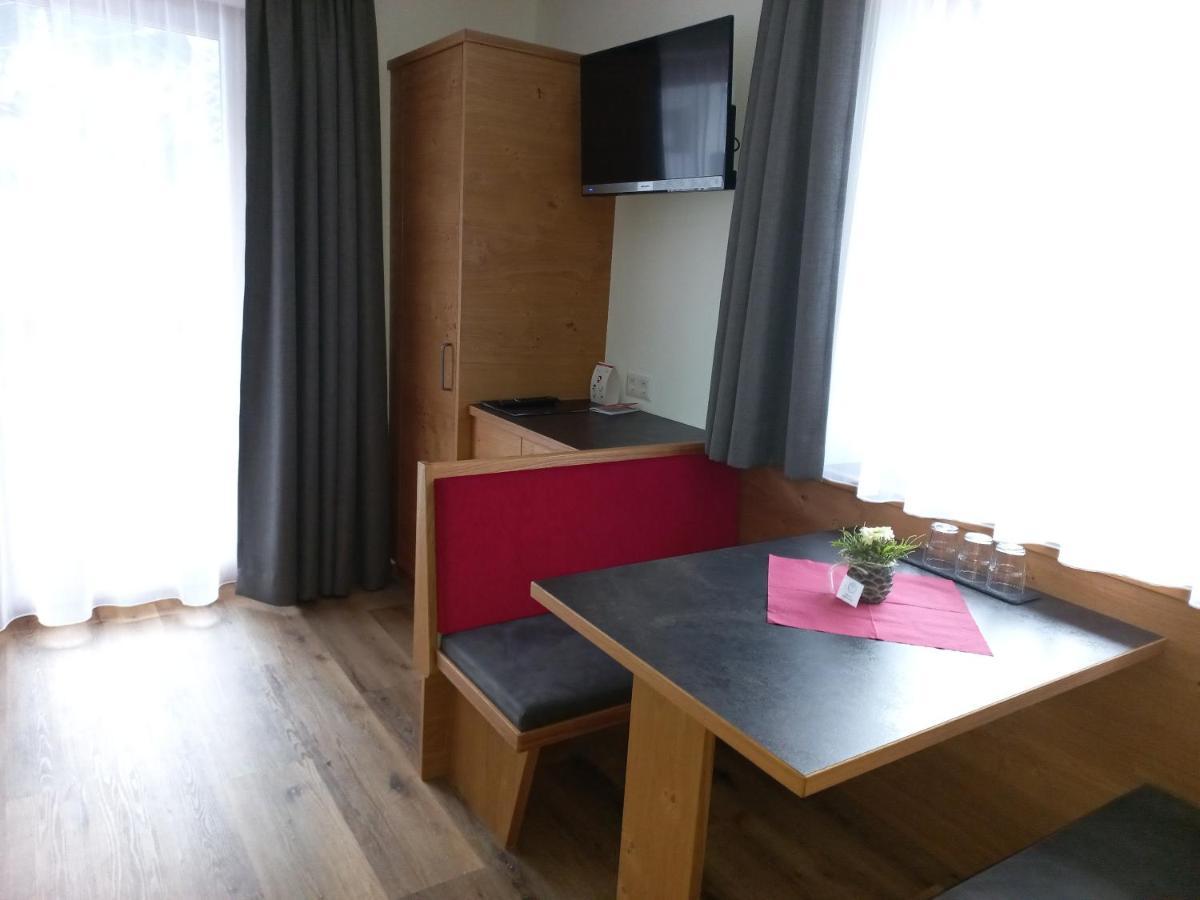 Apartamento Haus Alpenflora Flirsch Exterior foto