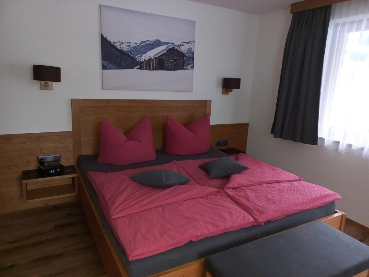 Apartamento Haus Alpenflora Flirsch Exterior foto