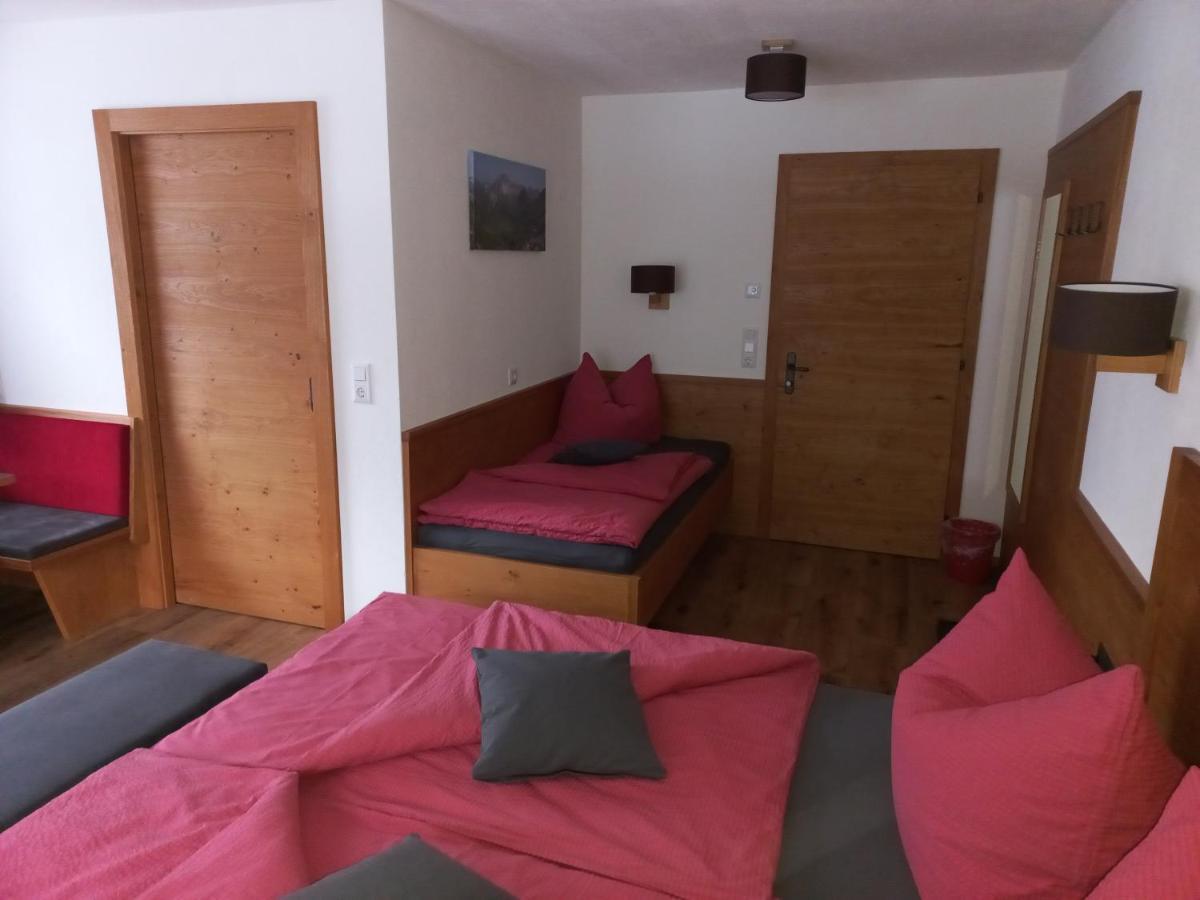 Apartamento Haus Alpenflora Flirsch Exterior foto