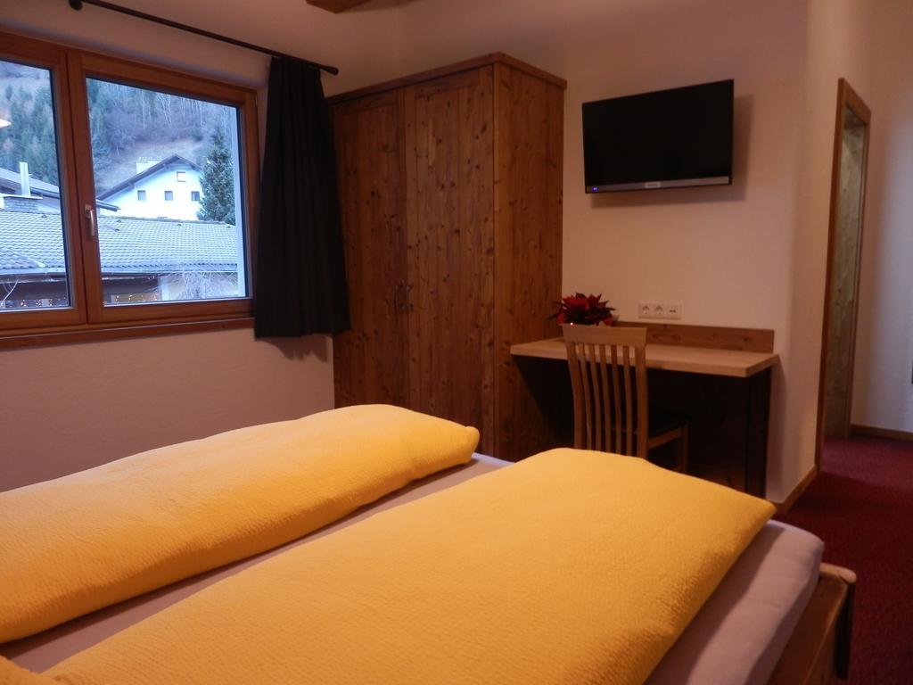 Apartamento Haus Alpenflora Flirsch Exterior foto