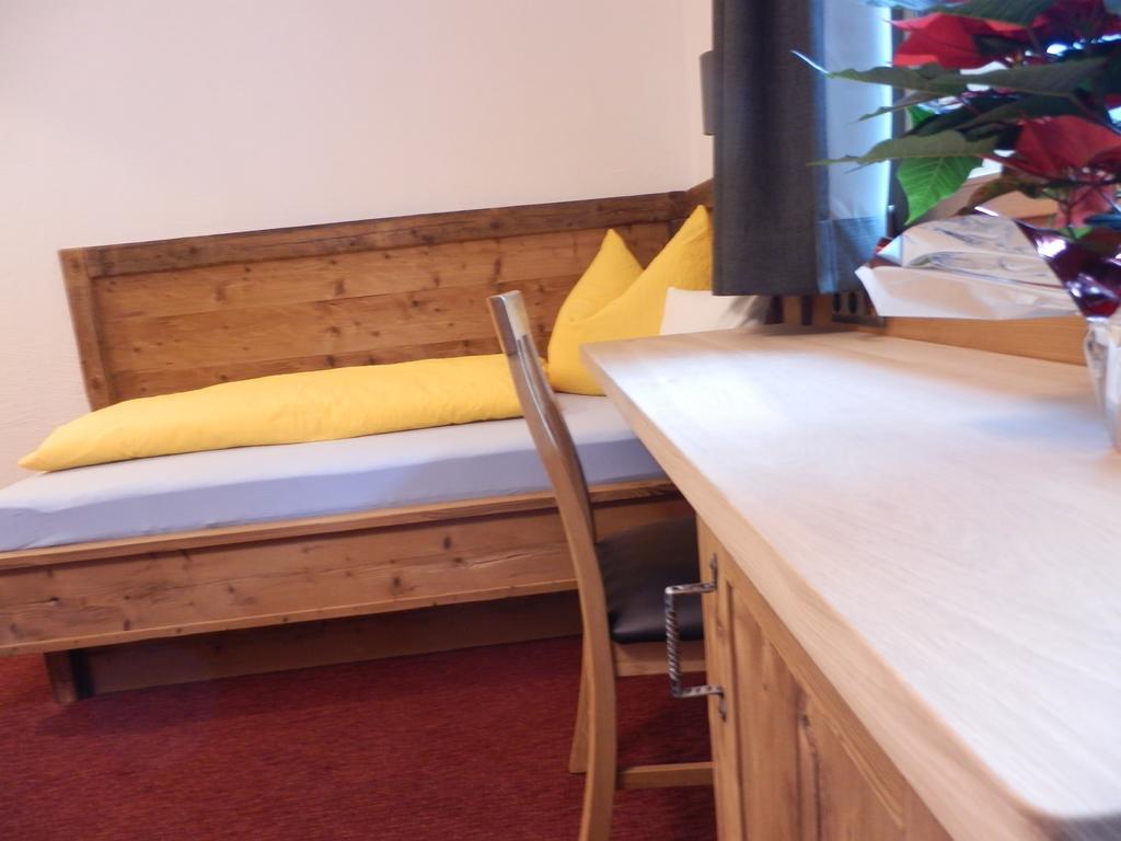 Apartamento Haus Alpenflora Flirsch Exterior foto